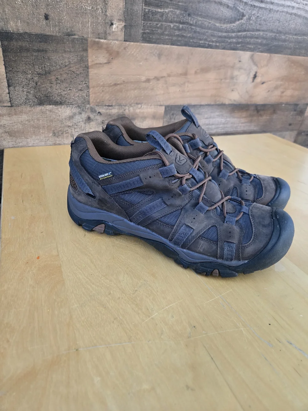 KEEN Siskiyou Shoes Mens 11.5 Brown Waterproof Hiking Trail Low Top Sneakers